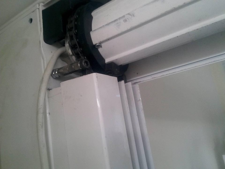 vertikalni klizni sistem zastakljivanja